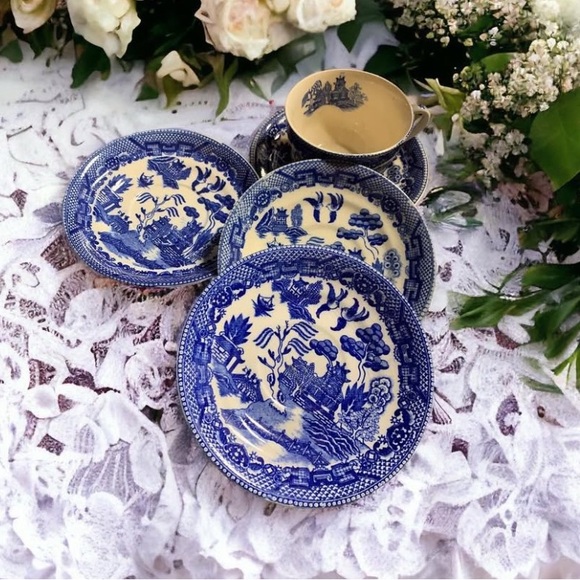 Artisan made broken china pendant. - Picture 3 of 9